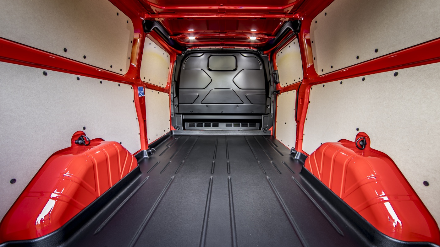 Slideshow Bild - Den Transit Custom Trail gibt es als Kombi-Pkw, als Kastenwagen-Lkw mit Einzelkabine und als Kastenwagen-Lkw Doppelkabine.